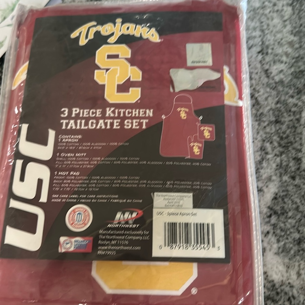 USC tailgate set
Apron mitt pot holder